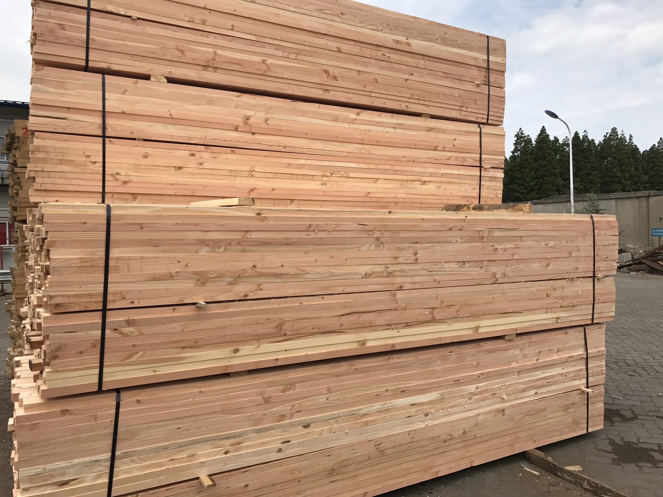 杭州雨天收松木木方怕返工?先按这个验货顺序走